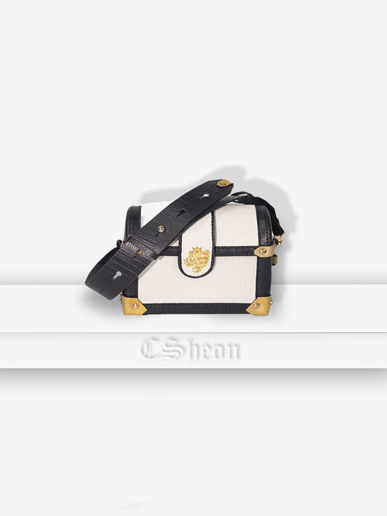 Csheon White Leather Chestbox Bag